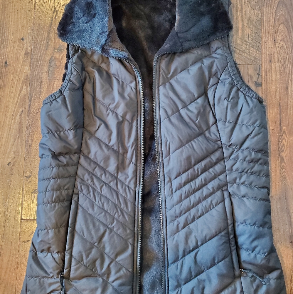 BRAND NEW Northface reversible black vest - faux fur